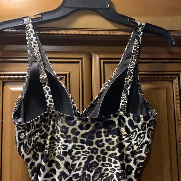 NWOT Sea Level Swim Deep V-Neck Multifit One-Piece Swimsuit Size 8 - Picture 9 of 12